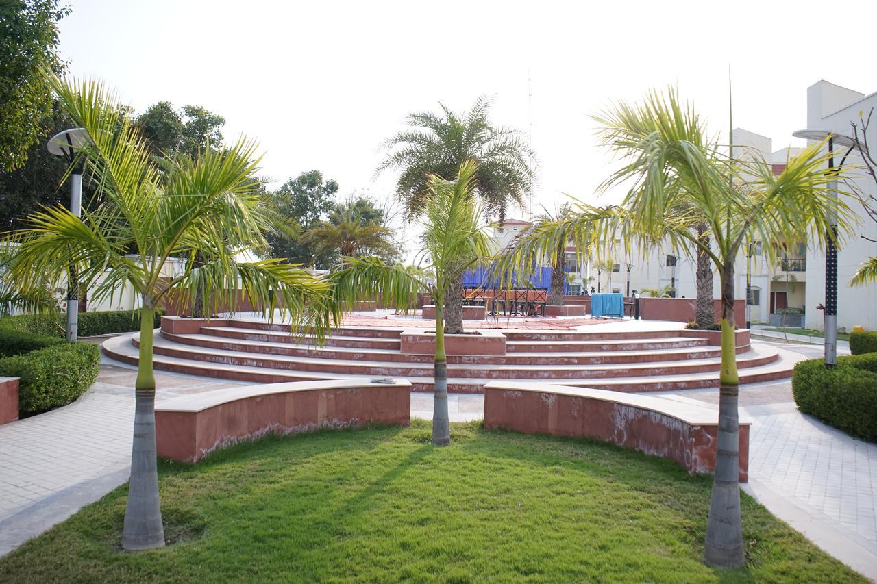 Home-Like Infinity Resort Vrindāvan Exterior foto
